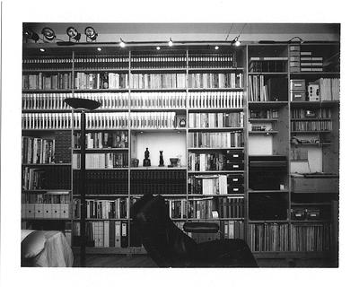 rechts, in der 5. Reihe von oben steht Mickey Spillane